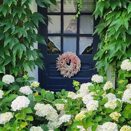 Les Glycines Bed and Breakfast Ury Exteriör bild