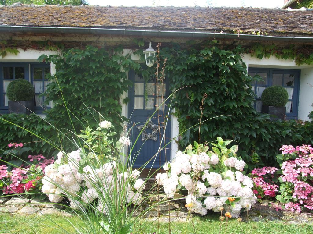 Les Glycines Bed and Breakfast Ury Exteriör bild
