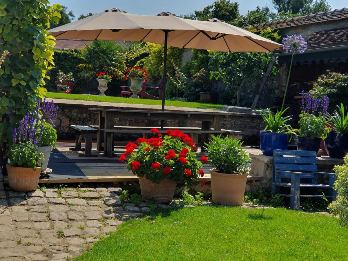 Les Glycines Bed and Breakfast Ury Exteriör bild