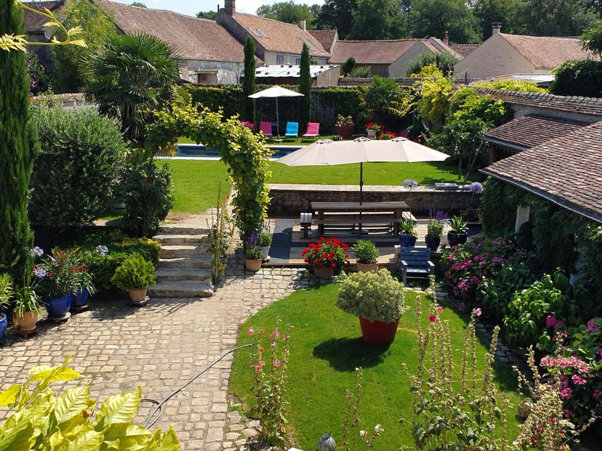 Les Glycines Bed and Breakfast Ury Exteriör bild
