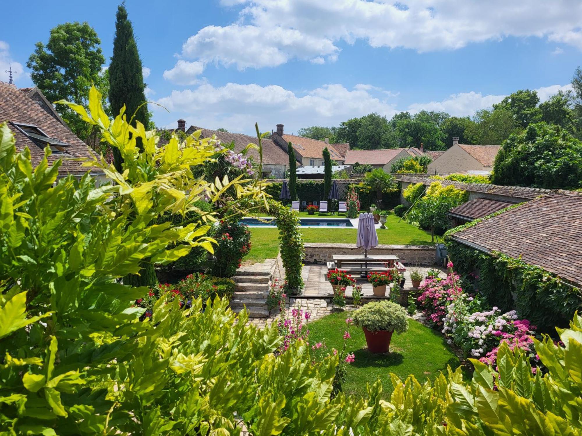Les Glycines Bed and Breakfast Ury Exteriör bild