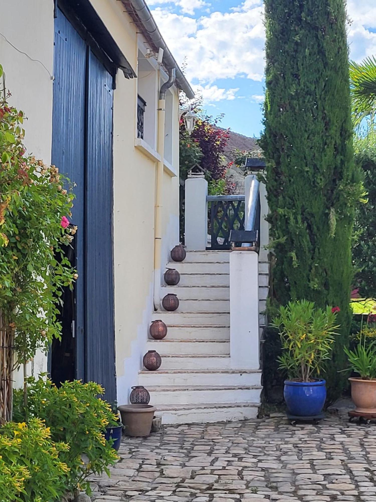 Les Glycines Bed and Breakfast Ury Exteriör bild