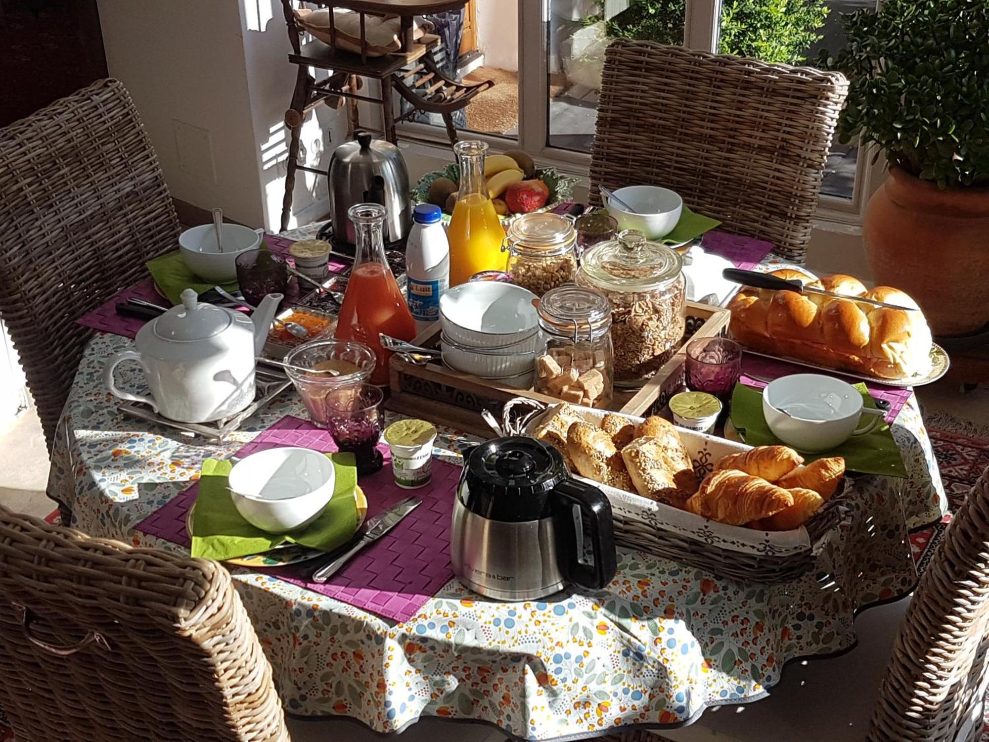 Les Glycines Bed and Breakfast Ury Exteriör bild