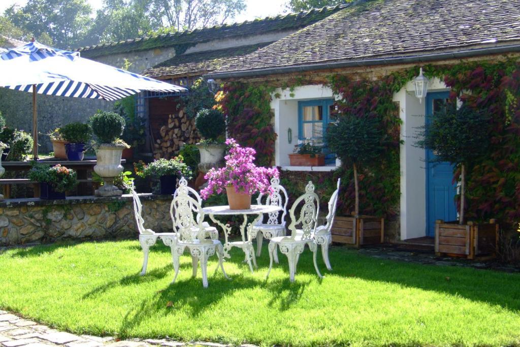 Les Glycines Bed and Breakfast Ury Exteriör bild